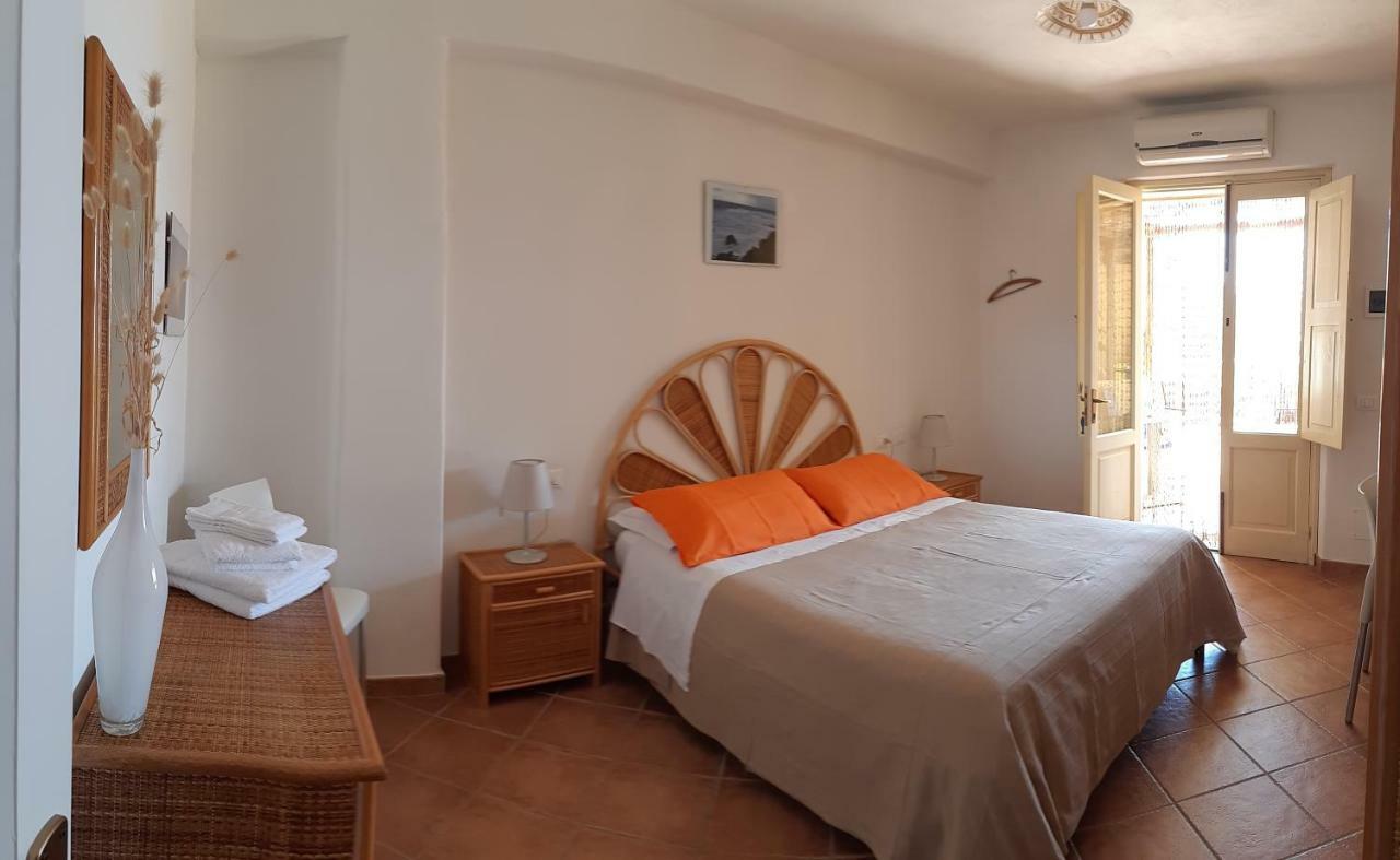 Albergo Seaside Leni Kültér fotó